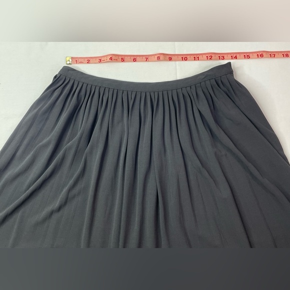 GAP Pleated Elegant Black Mini Skirt Size Medium - Picture 6 of 7